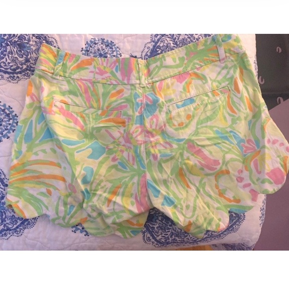 Spring Lilly shorts - Picture 2 of 3